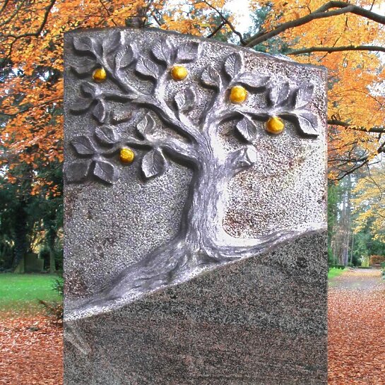 Granit Urnengrabstein mit Baum Motiv • StilvolleGrabsteine.de