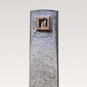 Caelium Portam Einzelgrabstein mit Bronze Ornament Tür