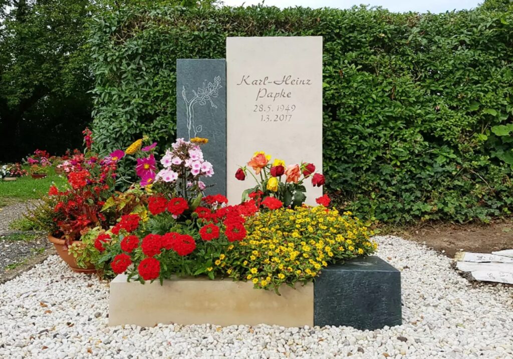 Grabstein Urnengrab aus Kalkstein & Granit / Grabstein mit Baum Gravur - Grabgestaltung Sommer / Evangelischer Friedhof Neustadt Orla