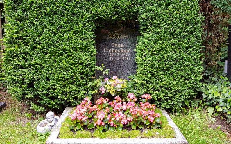 Cospeda Friedhof Urnengrabstein Liebeskind - 1
