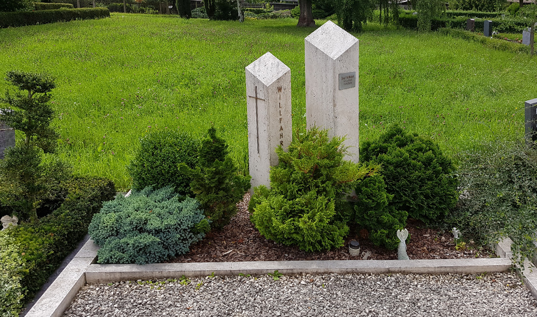 Zweiteiliger Grabstein als Stelen - Kalkstein - Gestaltung Doppelgrab