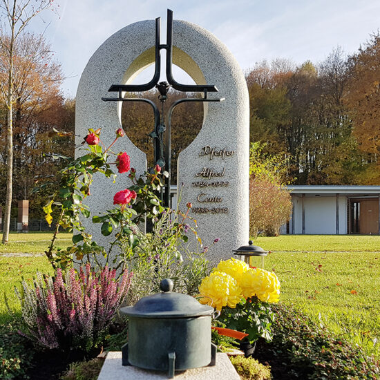 Finsing Friedhof Urnengrabstein Pfeiffer
