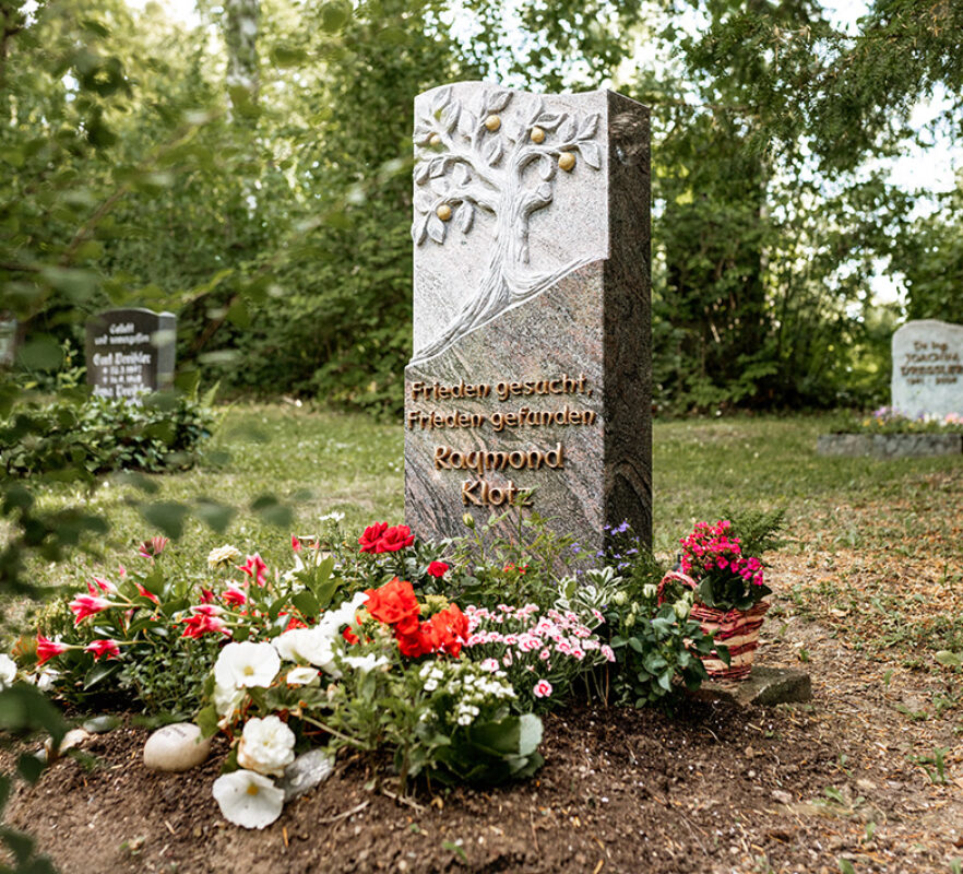 Grabstein aus Granit für ein Einzelgrab