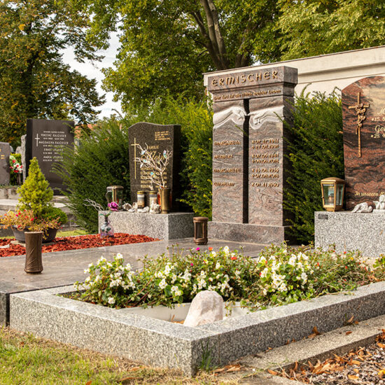 Wien Friedhof Inzersdorf Doppelgrabmal Ermischer