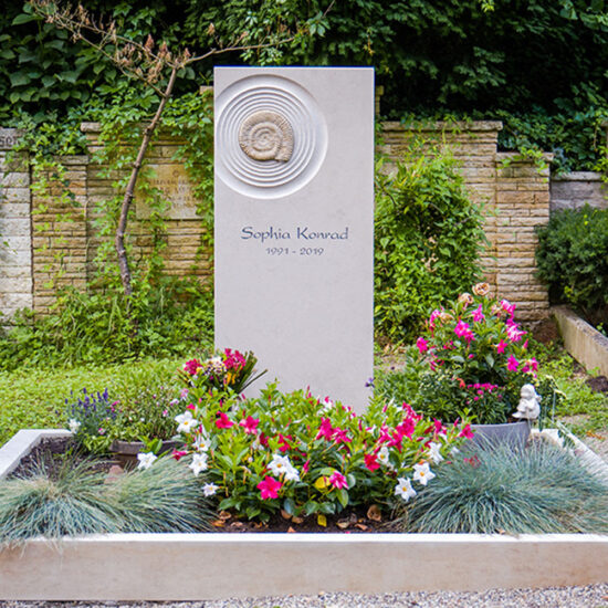 Heidelberg Bergfriedhof Familiengrab mit Grabstein Konrad
