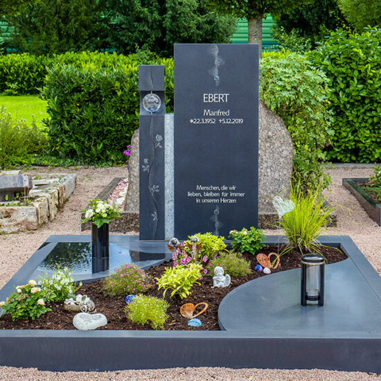 Dienheim Friedhof Doppelgrabstein modern aus Granit Familie Ebert