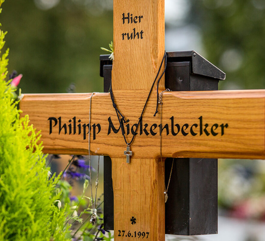 letzte Ruhestätte des YouTubers Philipp Mickenbecker auf dem Friedhof in Bickenbach