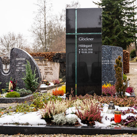 Aystetten Friedhof Doppelgrabmal aus Granit Familie Glöckner