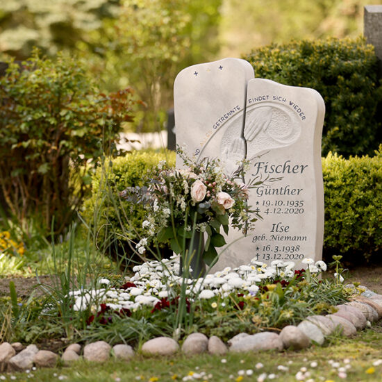 Hamburg Friedhof Moorfleet Einzelgrabstein aus Kalkstein Fam. Fischer
