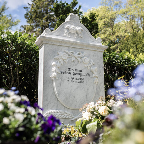 Lüdenscheid Evangelischer Friedhof Doppelgrabstein aus Marmor Fam. Georgiadis