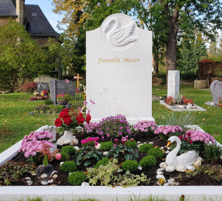 Dresden Friedhof Dohna Doppelgrab mit Grabstein aus Marmor Familie Meier